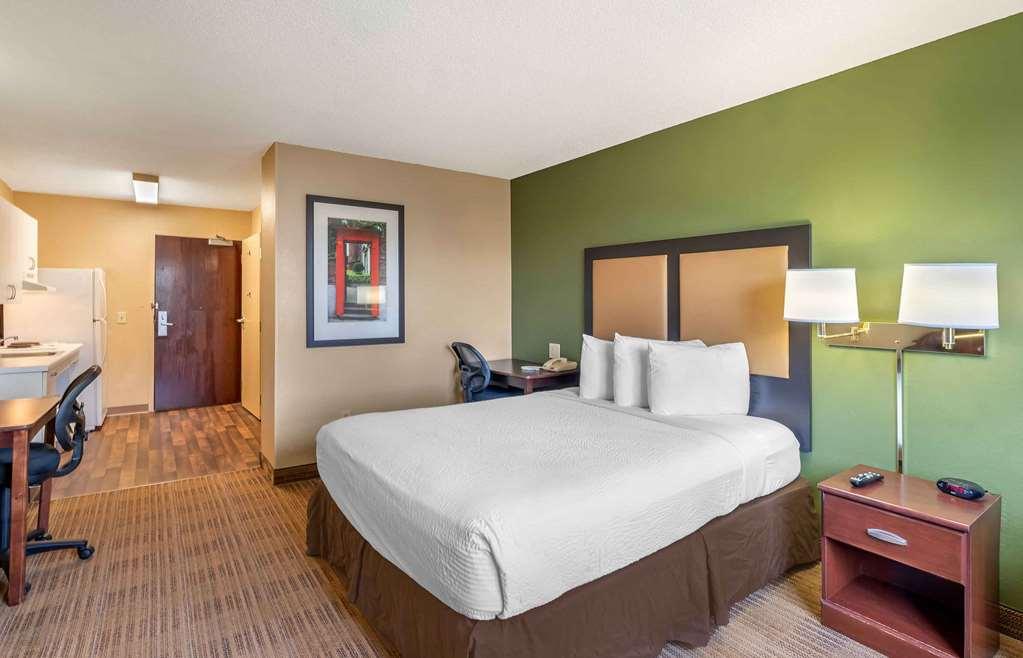 Extended Stay America Suites - Hampton - Coliseum Room photo